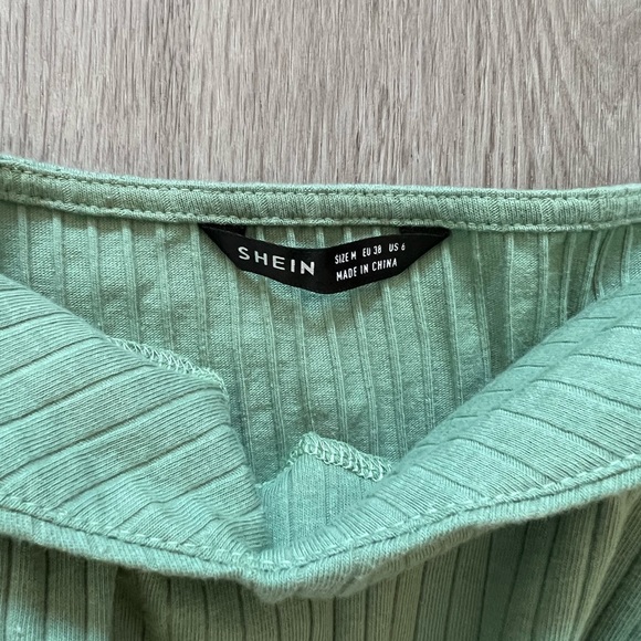 Shein green top - Picture 3 of 3
